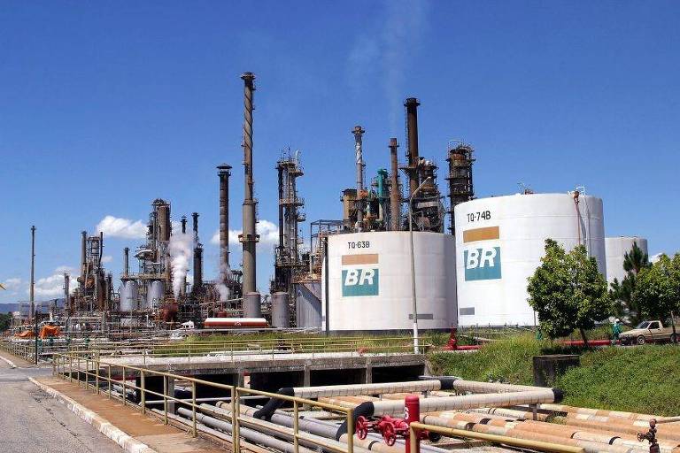 Petroleiros descumprem decisão do TST e anunciam início de greve de 72 horas